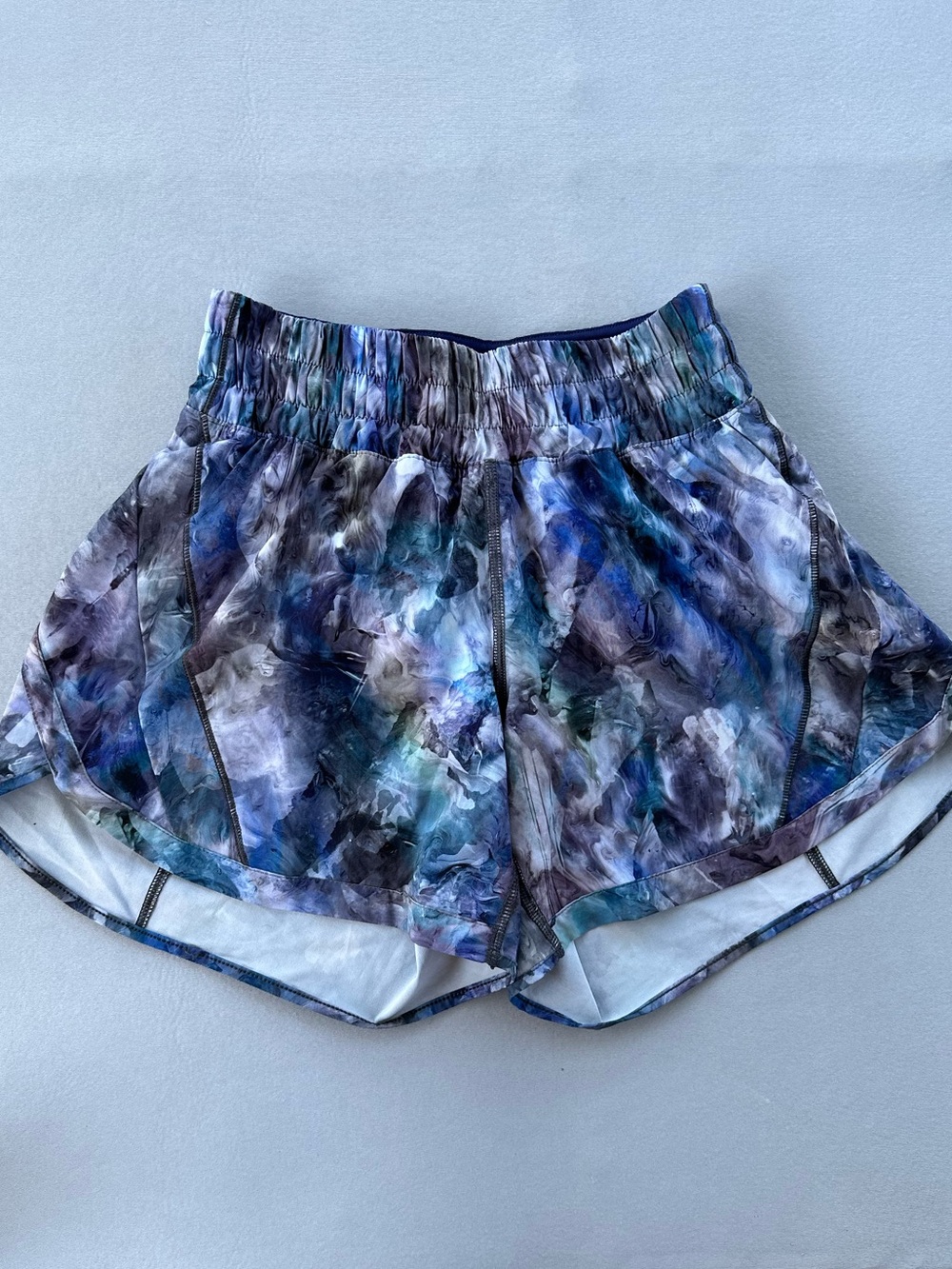 ๐5 for $45๐ Lululemon shorts size 4 - Picture 2 of 9
